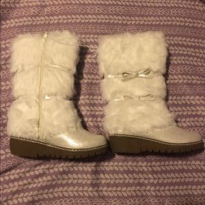 Girls white fur boots
